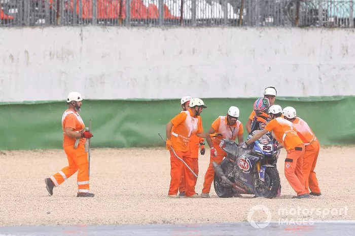 Alex Lowes, Pata Yamaha crash