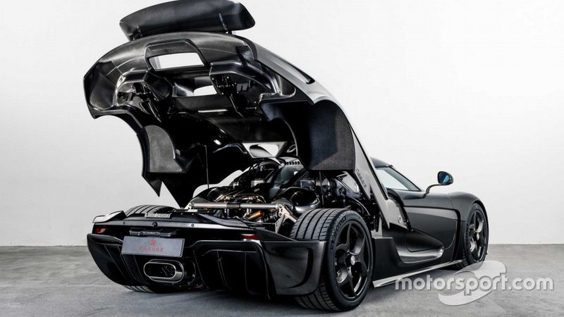 Koenigsegg Regera з чистим карбоновим кузовом