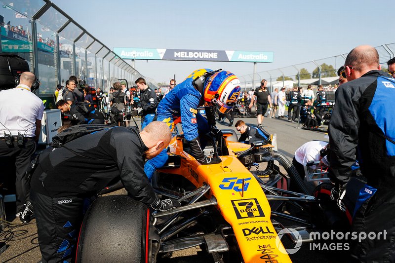 Carlos Sainz Jr., McLaren MCL34 sur la grille