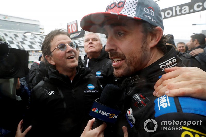 #10 Wayne Taylor Racing Cadillac DPi: Renger Van Der Zande, Jordan Taylor, Fernando Alonso, Kamui Kobayashi, victory celebration