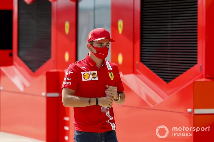 Charles Leclerc, Ferrari en el paddock