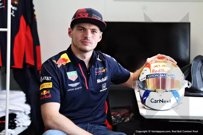 Max Verstappen, Red Bull Racing, con su nuevo casco
