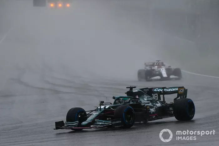 Lance Stroll, Aston Martin AMR21, Kimi Raikkonen, Alfa Romeo Racing C41