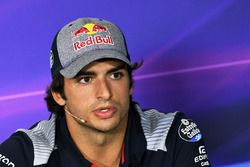 Carlos Sainz Jr., Scuderia Toro Rosso en la conferencia de prensa de la FIA