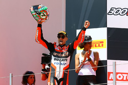 Chaz Davies, Ducati Team, fête sa victoire sur le podium