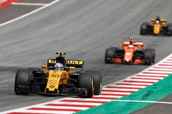 Jolyon Palmer, Renault Sport F1 Team RS17, Stoffel Vandoorne, McLaren MCL32, Nico Hulkenberg, Renaul