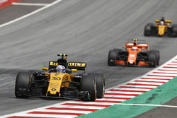 Jolyon Palmer, Renault Sport F1 Team RS17, Stoffel Vandoorne, McLaren MCL32, Nico Hulkenberg, Renaul
