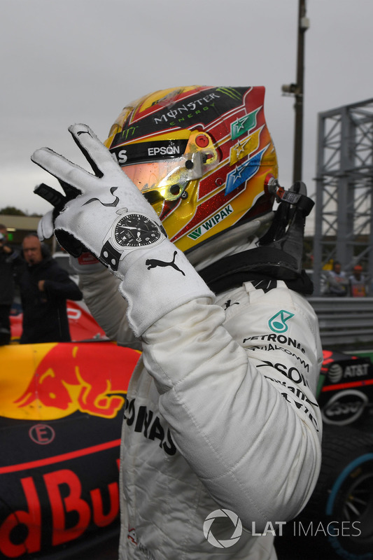 Pole sitter Lewis Hamilton, Mercedes AMG F1 celebrates in parc ferme