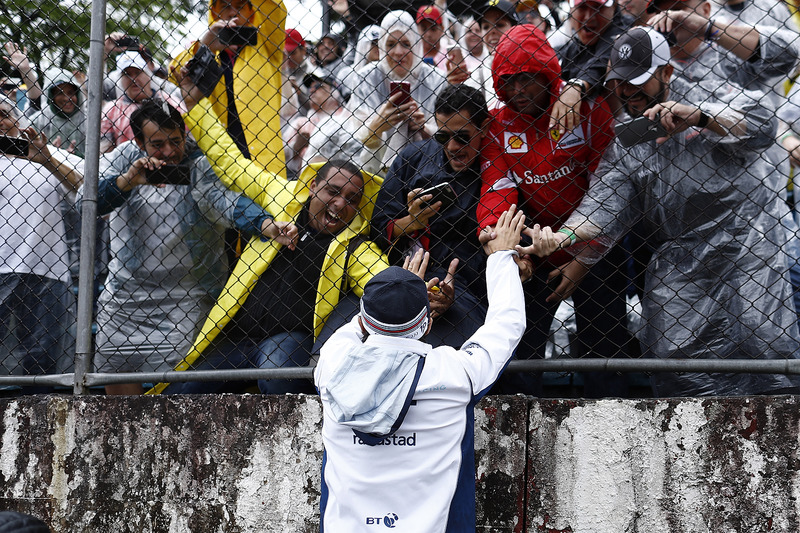 Felipe Massa, Williams, meets his home fans