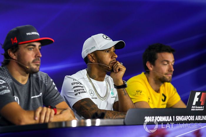 Fernando Alonso, McLaren, Lewis Hamilton, Mercedes AMG F1 y Jolyon Palmer, Renault Sport F1 Team en la conferencia de prensa