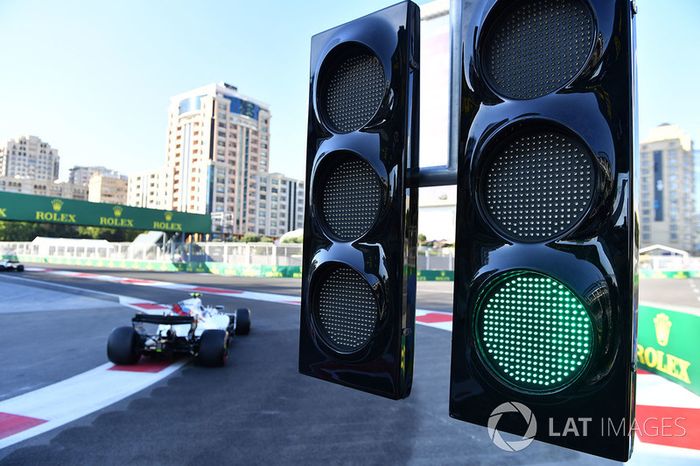 Com todos os incidentes, Lance Stroll se viu na segunda posição, faltando poucas curvas para o fim.