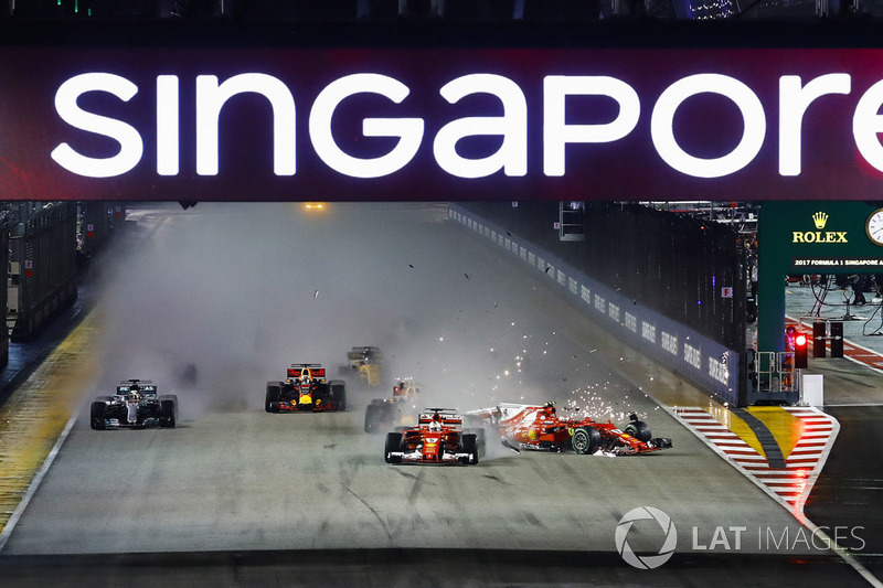 Startcrash: Sebastian Vettel, Ferrari SF70H, Max Verstappen, Red Bull Racing RB13, Kimi Raikkonen, F