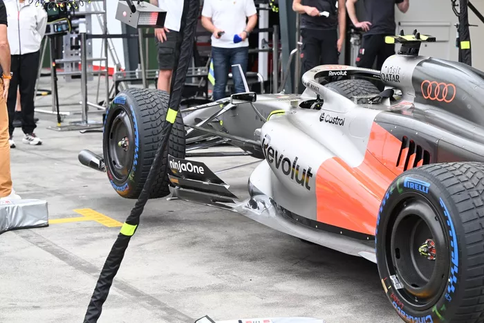 تفاصيل Audi R26