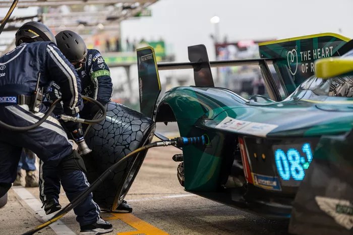 Pitlane action