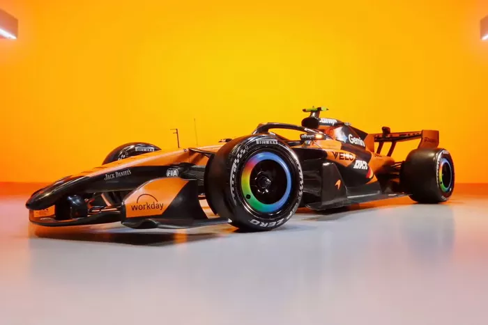 طلاء سيارة McLaren MCL40