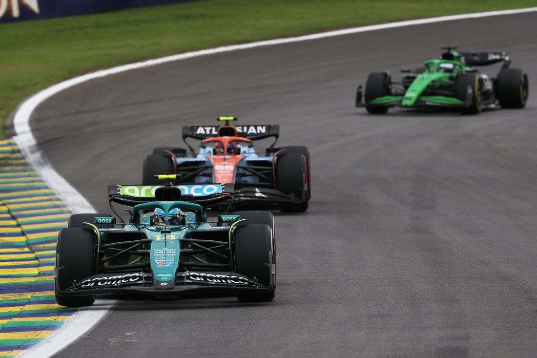 Nico Hulkenberg, Sauber, Fernando Alonso, Aston Martin Racing, Carlos Sainz, Williams