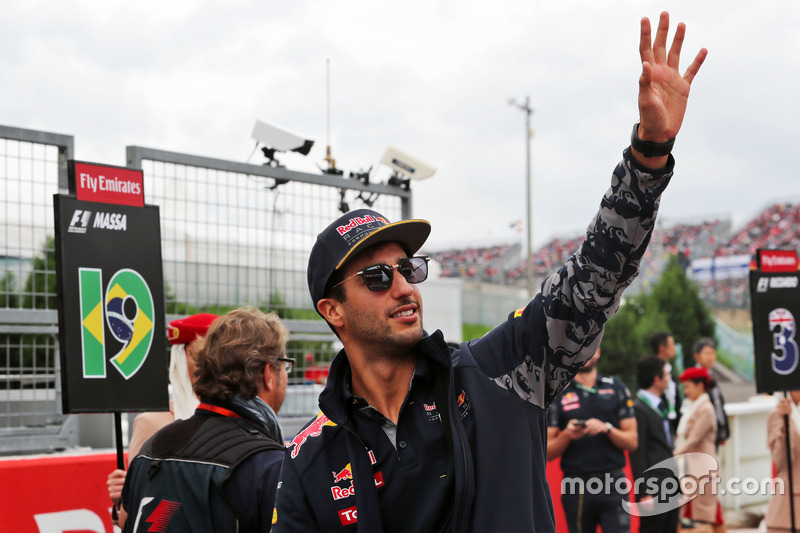 Daniel Ricciardo (AUS) Red Bull Racing en el desfile de pilotos