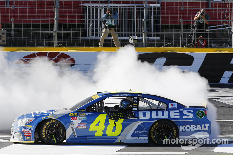 Race winner Jimmie Johnson, Hendrick Motorsports Chevrolet