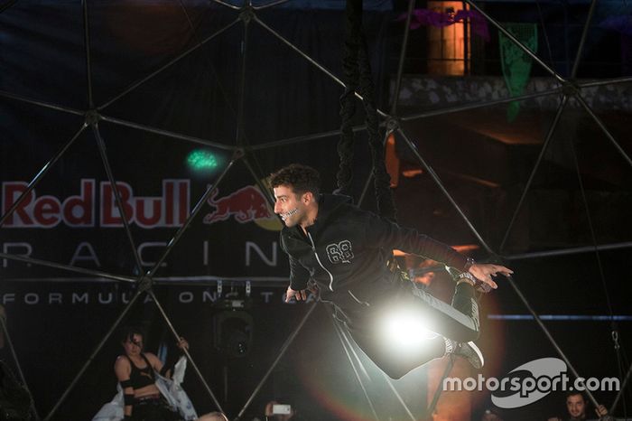 Daniel Ricciardo, Red Bull Racing en el Ofrendomo personificado de calavera
