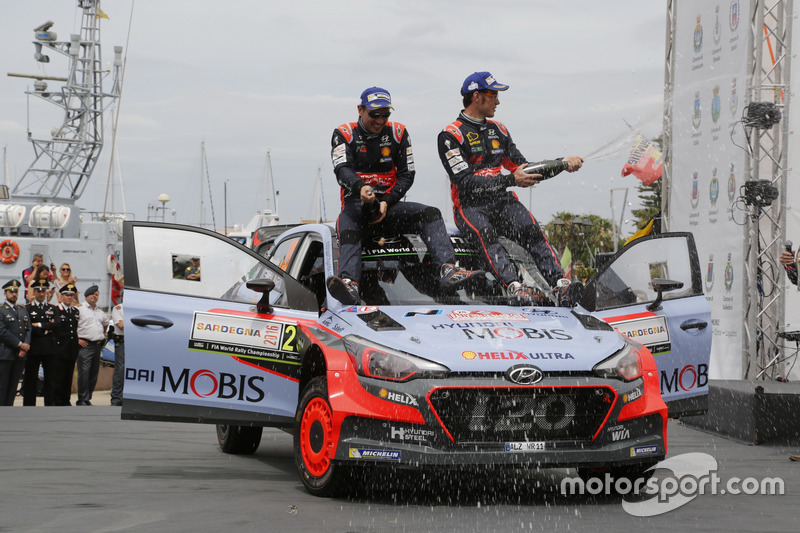 I vincitori Thierry Neuville, Nicolas Gilsoul, Hyundai i20 WRC, Hyundai Motorsport