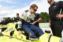 Brad Keselowski Equipo Penske, maneja IndyCar de Simon Pagenaud