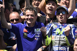 Ganador, Valentino Rossi, Yamaha Factory Racing celebra con el equipo