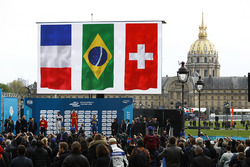 Podio: il vincitore Lucas di Grassi, ABT Schaeffler Audi Sport, secondo Jean-Eric Vergne, DS Virgin