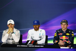 Прес-конференція: Ніко Росберг, Льюіс Хемілтон, Mercedes AMG F1; Макс Ферстаппен, Red Bull Racing