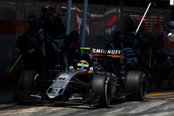 Sergio Perez, Sahara Force India F1 VJM09 beim Boxenstopp