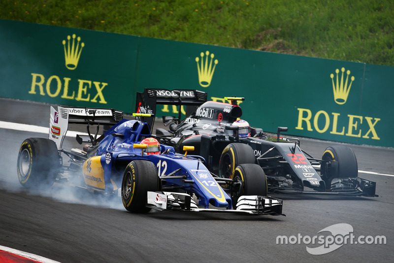 Felipe Nasr, Sauber C35 and Jenson Button, McLaren MP4-31 battle for position