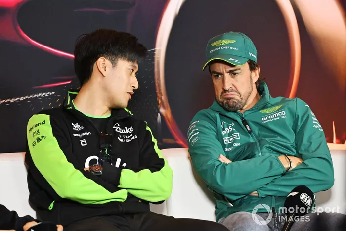 Zhou Guanyu, Stake F1 Team Kick Sauber, et Fernando Alonso, Aston Martin F1 Team 