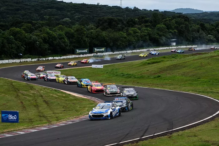 Largada da corrida 2 em Cascavel
