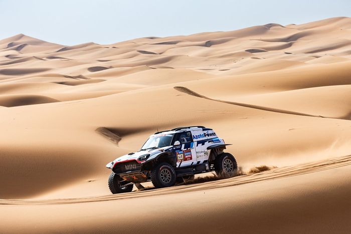 #217 X-raid Mini JCW Team Mini John Cooper Works Rally Plus: Krzysztof Hołowczyc, Łukasz Kurzeja