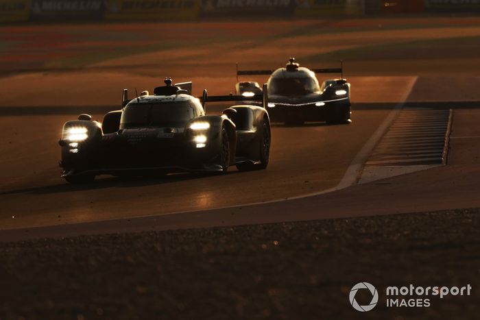 #7 Toyota Gazoo Racing Toyota GR010 - Hybryda: Mike Conway, Kamui Kobayashi, Nyck de Vries