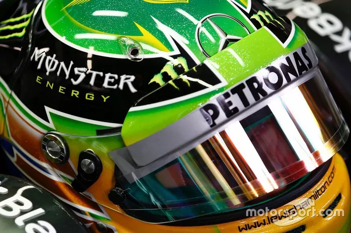 Capacete anterior de Lewis Hamilton, Mercedes AMG F1