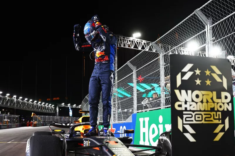 Le champion du monde 2024 Max Verstappen, Red Bull Racing