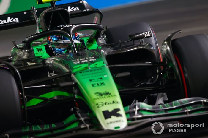 Zhou Guanyu, Stake F1 Team KICK Sauber C44