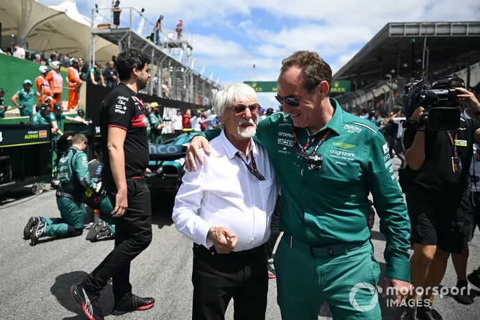 Bernie Ecclestone en la parrilla