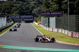 Kevin Magnussen, Haas VF-23, Alex Albon, Williams FW45, Logan Sargeant, Williams FW45