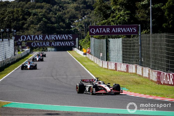 Kevin Magnussen, Haas VF-23, Alex Albon, Williams FW45, Logan Sargeant, Williams FW45