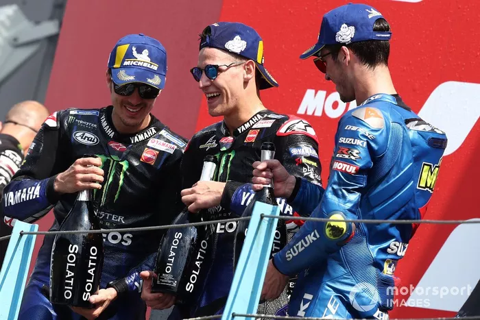 Podio: segundo lugar Maverick Viñales, Yamaha Factory Racing, ganador Fabio Quartararo, Yamaha Factory Racing, tercer lugar Joan Mir, Team Suzuki MotoGP