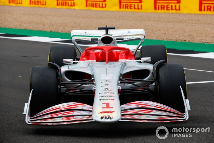 Detalle delantero del coche de Fórmula 1 2022