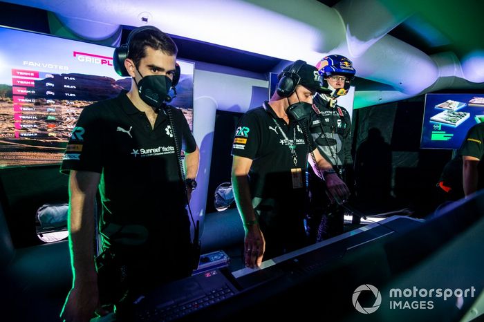 Nico Rosberg, fundador y  CEO de Rosberg X Racing, en el centro de comando