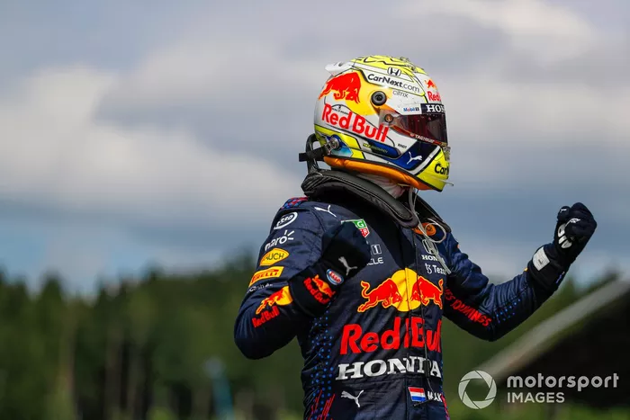 Ganador Max Verstappen, Red Bull Racing, celebra en Parc Ferme