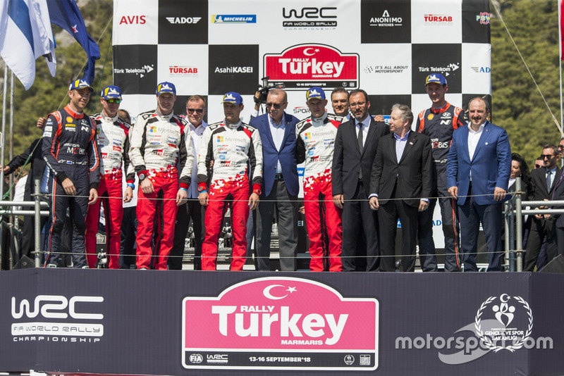 Podium: Winners Ott Tänak, Martin Järveoja, Toyota Gazoo Racing WRT Toyota Yaris WRC, second place Jari-Matti Latvala, Miikka Anttila, Toyota Gazoo Racing WRT Toyota Yaris WRC, third place Hayden Paddon, Sebastian Marshall, Hyundai Motorsport Hyundai i20 Coupe WRC