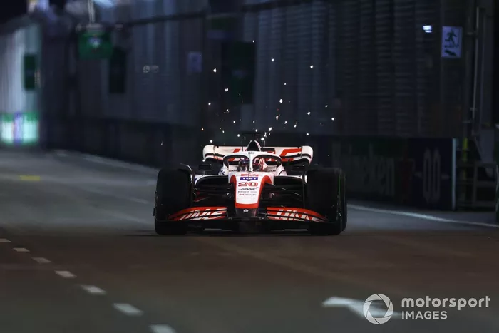 Kevin Magnussen y el VF-22 de Haas echa chispas