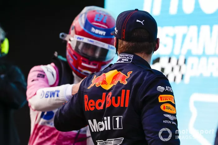 Max Verstappen, Red Bull Racing, felicita al ganador de la pole  Lance Stroll, Racing Point