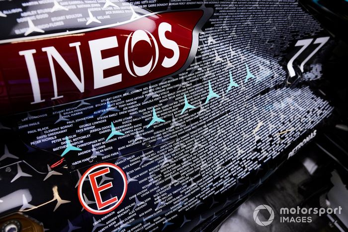 Los nombres de todos los miembros del equipo en el monoplaza de Valtteri Bottas, Mercedes F1 W11