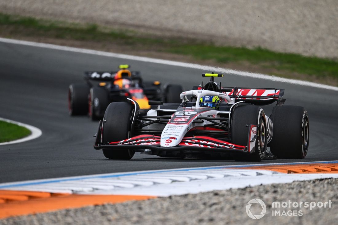 Oliver Bearman, Haas F1 Team, Yuki Tsunoda, Red Bull Racing Team
