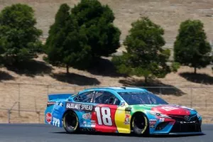 Kyle Busch, Joe Gibbs Racing, Toyota Camry M&M's Hazelnut